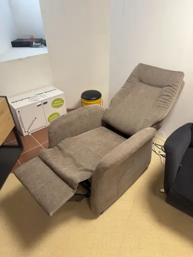 Fernsehsessel mit Aufstehhilfe 