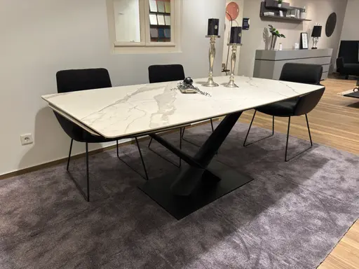 Esstisch Savona von Contur