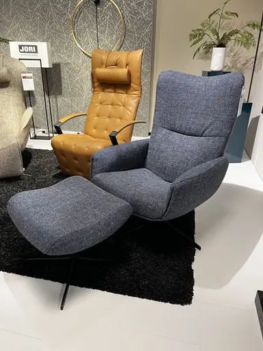 Jori Lounge Sessel mit Hocker