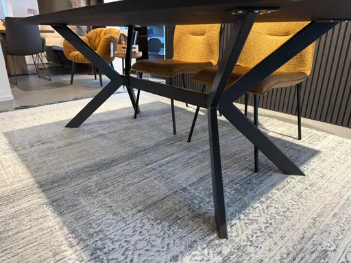 Esstisch Eldur von Raum.Freunde