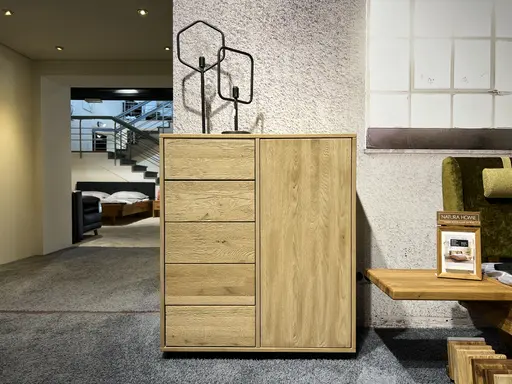 Natura Williston Herren Kommode Wildeiche massiv bianco Front sandgestrahlt  B 105 cm / H 86 cm / T 42 cm 