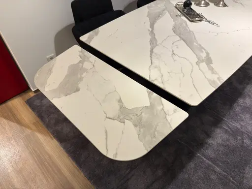 Esstisch Savona von Contur