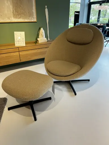 Loungesessel mit Hocker