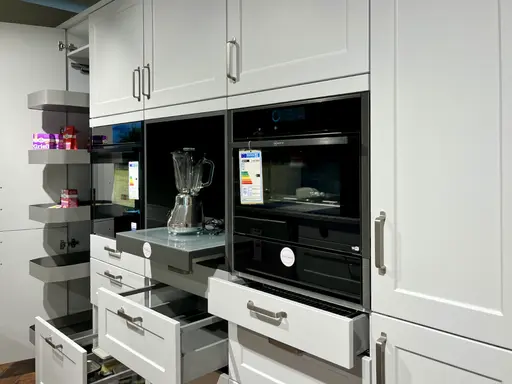 Moderne Landhausküche mit vielen Finessen