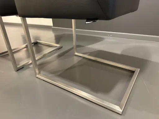 2 x Freischwinger Duo von Contur - Ausstellungsstück