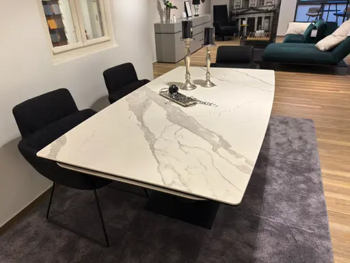 Esstisch Savona von Contur