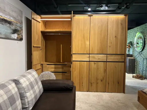 Natura Baltimore Set Massivholzbett, Kleiderschrank und 2 Nachttische in Wildeiche Massiv