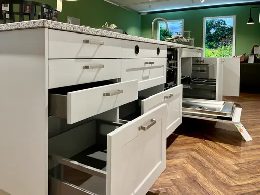 Moderne Landhausküche mit vielen Finessen