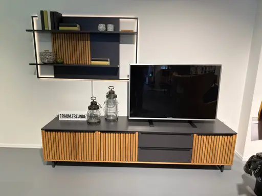 Lowboard & Wandpaneel Stav von Raum.Freunde 